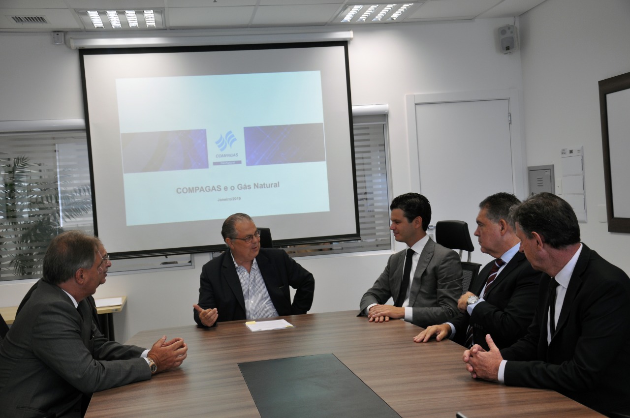 Posse de Rafael Lamastra Jr a presidência da Companhia Paranaense de Gás (Compagas). Solenidade realizada na sede da Compagas, em Curitiba, com a presença de Daniel Pimentel Slaviero, presidente da Copel; Fernando Xavier Ferreira, presidente do Conselho de Administração da Compagas; Eduardo Buschle, diretor de administração e finanças da Companhia; e seu antecessor, Luiz Malucelli Neto
